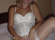 cette coquine aime la lingerie blanche